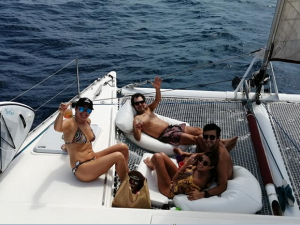 PASSENGERS_ON_deck_Catamaran_MONOi_Lagoon_47_in_San_Blas
